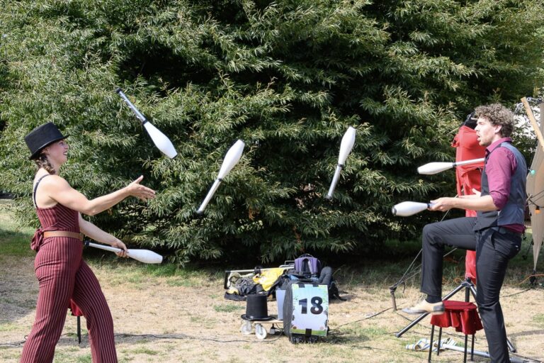 header juggling outside